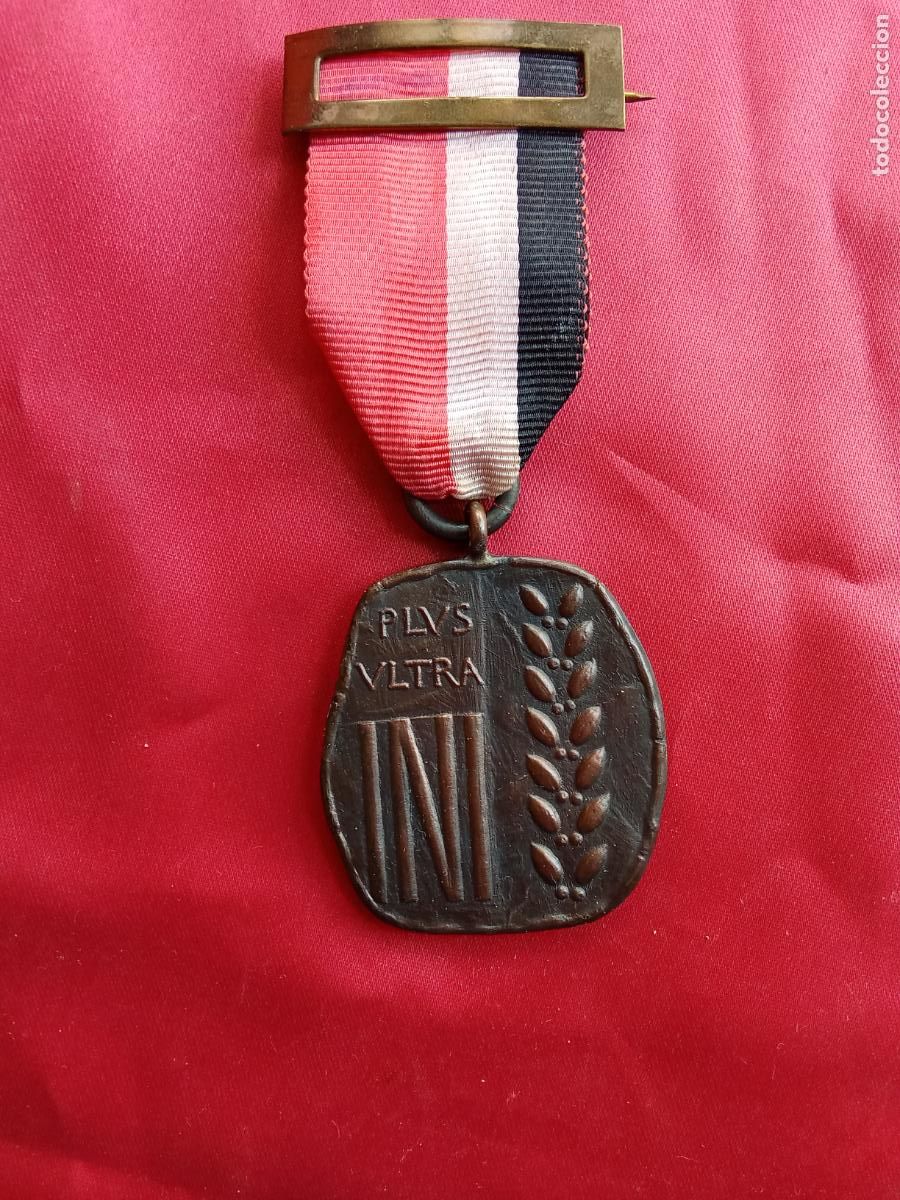 Antig&uuml;edades: Medalla Plus Ulta, al m&eacute;rito Instituto Nacional de Industria (INI) Franco Caja Medallas
