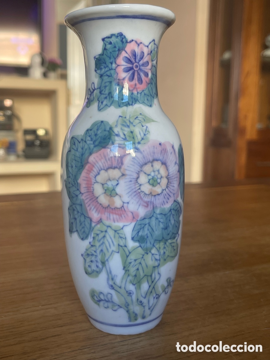 Oggetti Antichi: Jarr&oacute;n oriental de porcelana con flores y marca en base