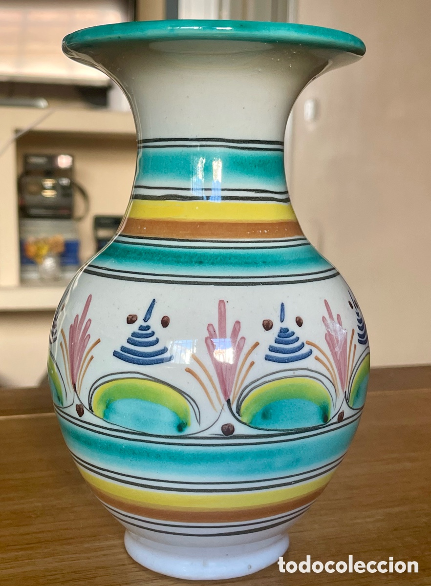 Antig&uuml;edades: Jarr&oacute;n de cer&aacute;mica pintado a mano firmado estilo vintage