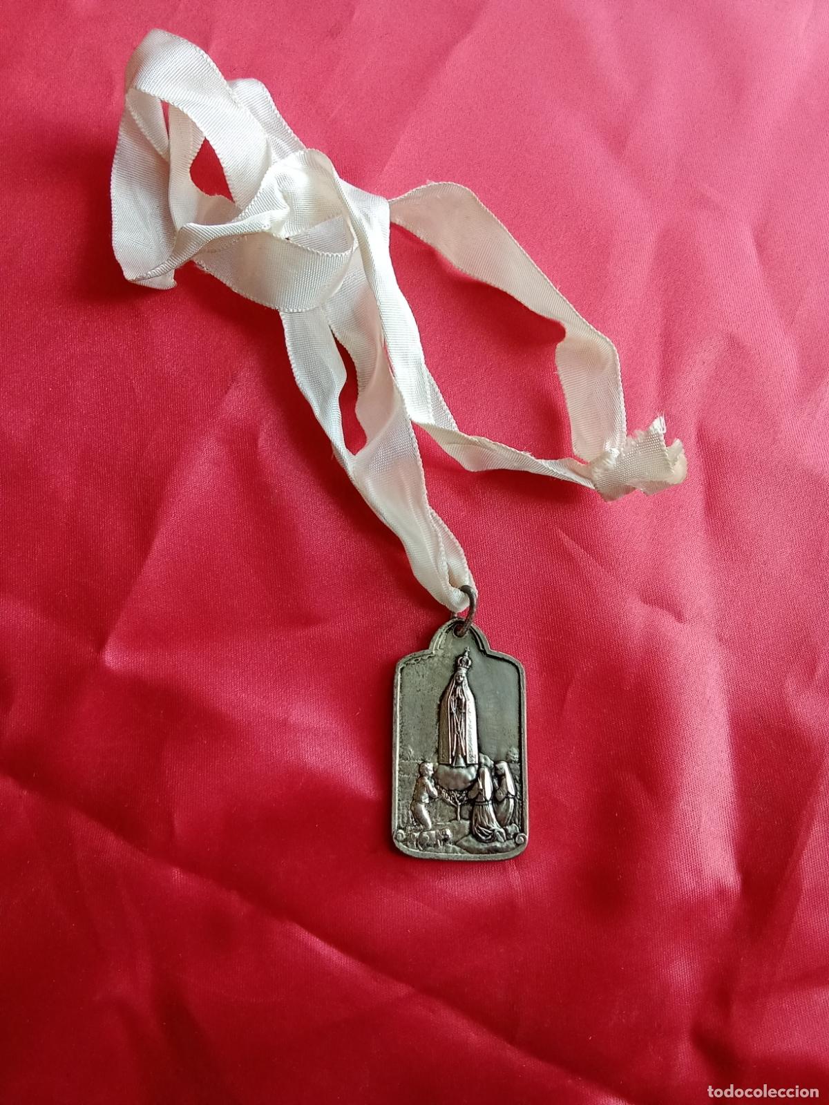Antig&uuml;edades: Antigua Medalla Hermandad Reparaci&oacute;n Ntra. Sra. F&aacute;tima en Santander. Caja Rosarios