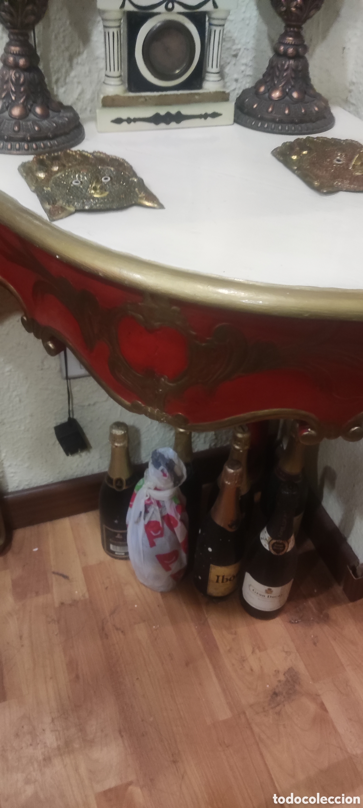 Antig&uuml;edades: rinconera del siglo 18
