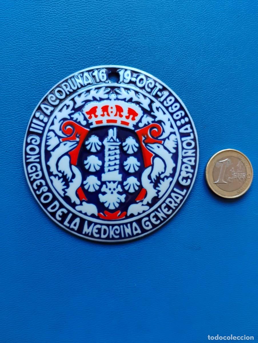 Antig&uuml;edades: MEDALLA DE PORCELANA DE SARGADELOS - III CONGRESO DE LA MEDICINA GENERAL ESPA&Ntilde;OLA - A CORU&Ntilde;A 1996