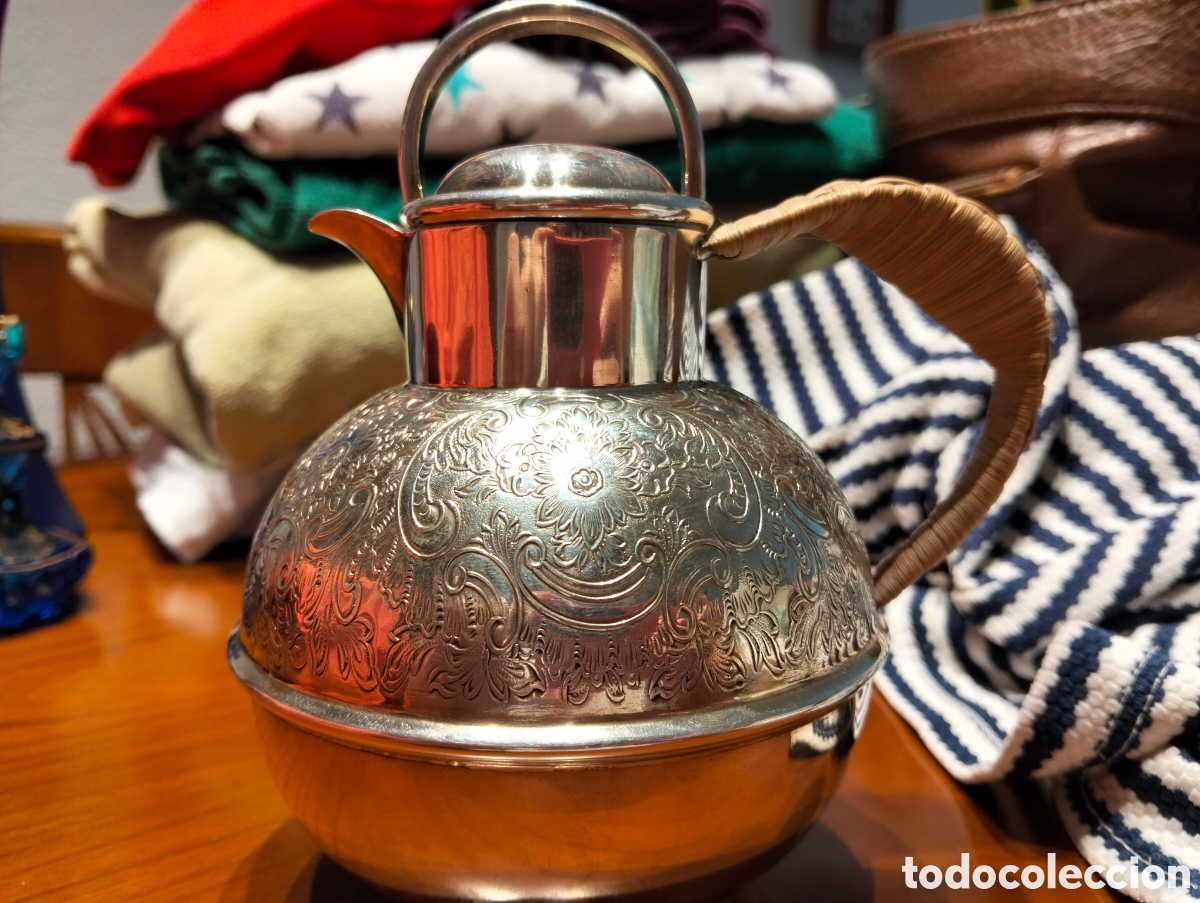 Antig&uuml;edades: Jarra. Tetera de plata.
