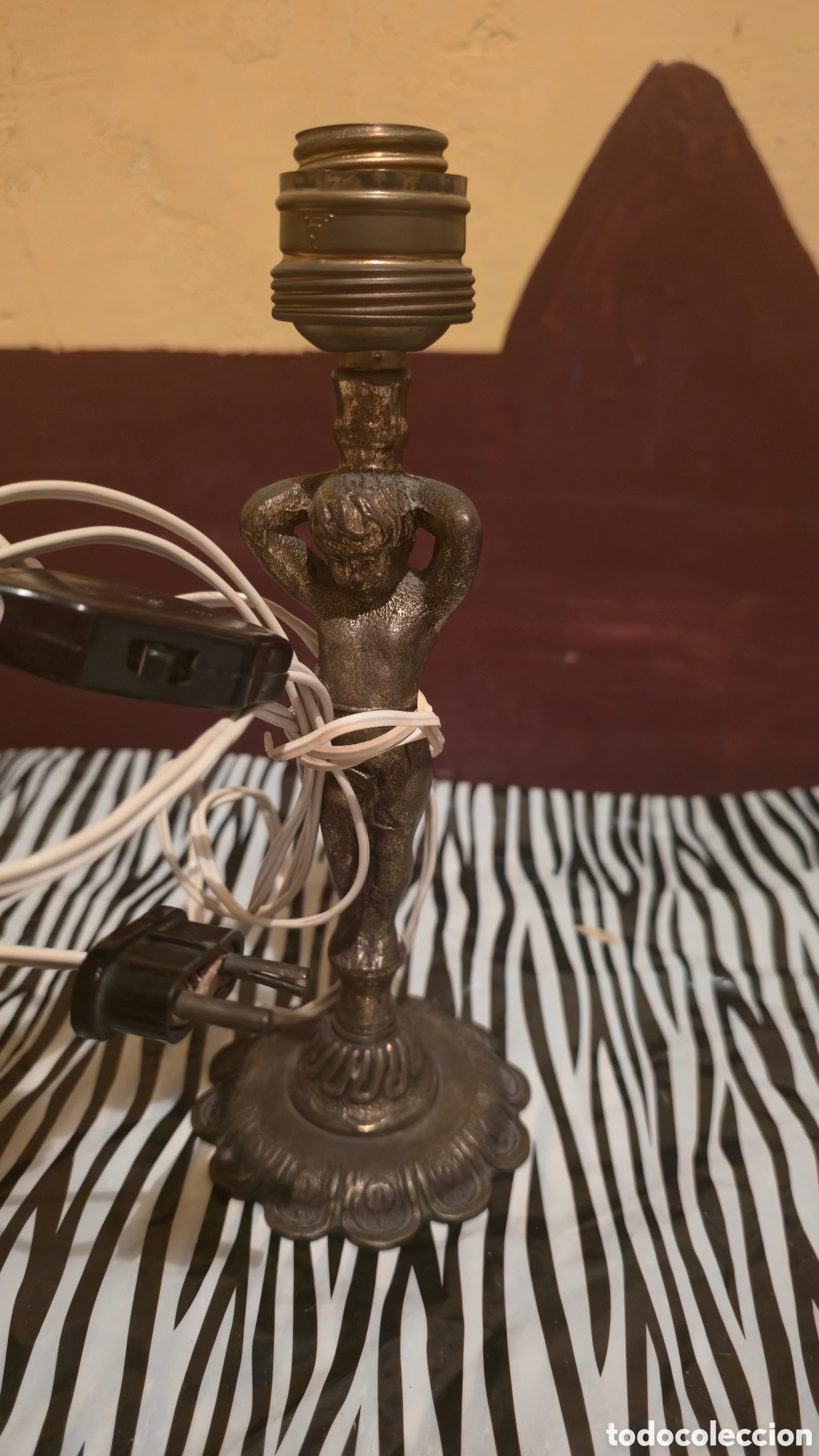 Antig&uuml;edades: Lampara de bronce angelito