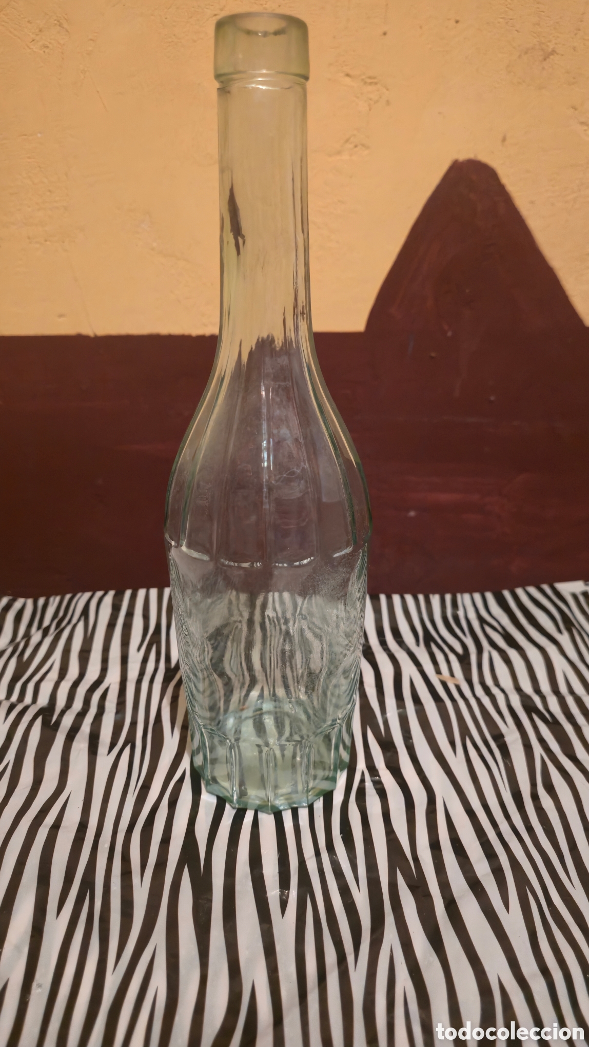 Antig&uuml;edades: Botella alta licorera frasca de vidrio