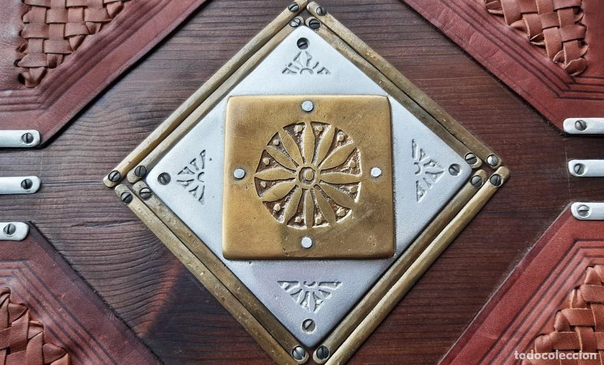 Oggetti Antichi: Caja de artesan&iacute;a en cuero y madera