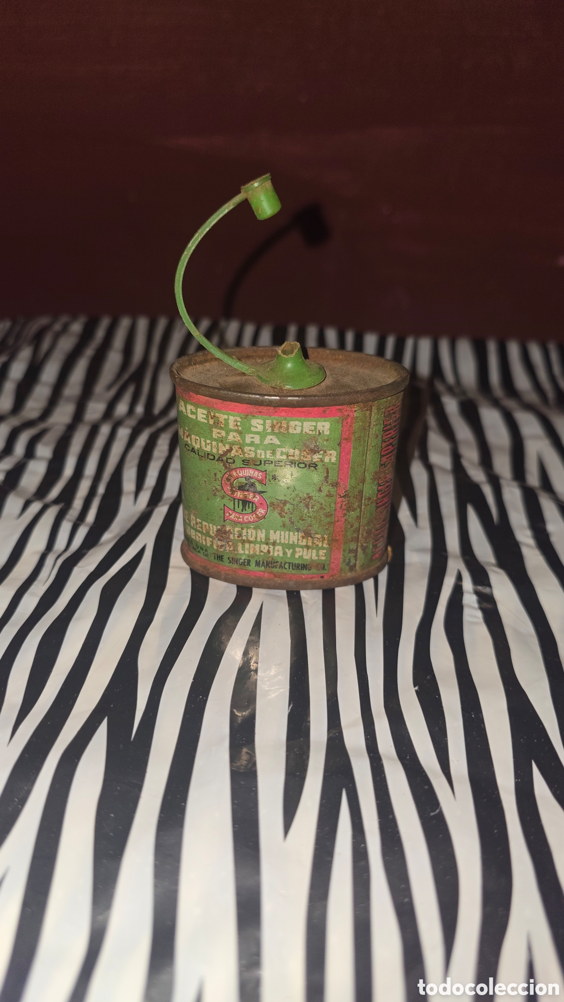 Antig&uuml;edades: Antigua lata de aceite m&aacute;quina de coser singer