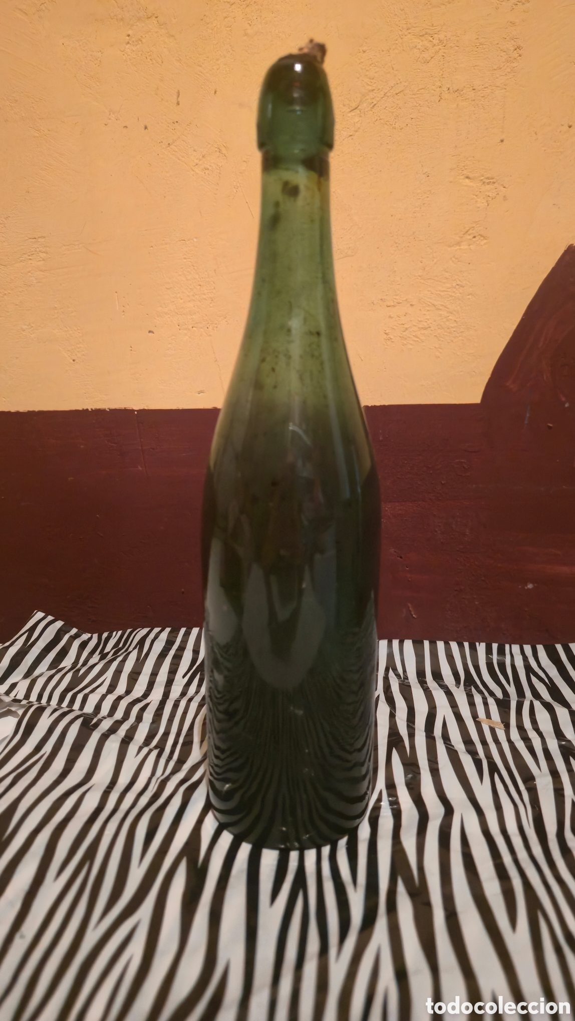 Antig&uuml;edades: Botella antigua cristal verde oscuro