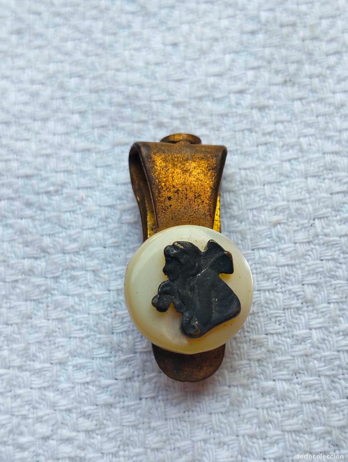 Antiguidades: Pinza sujeta-corbatas o similar antigua con perfil de persona color dorado blanco a&ntilde;os 30-40