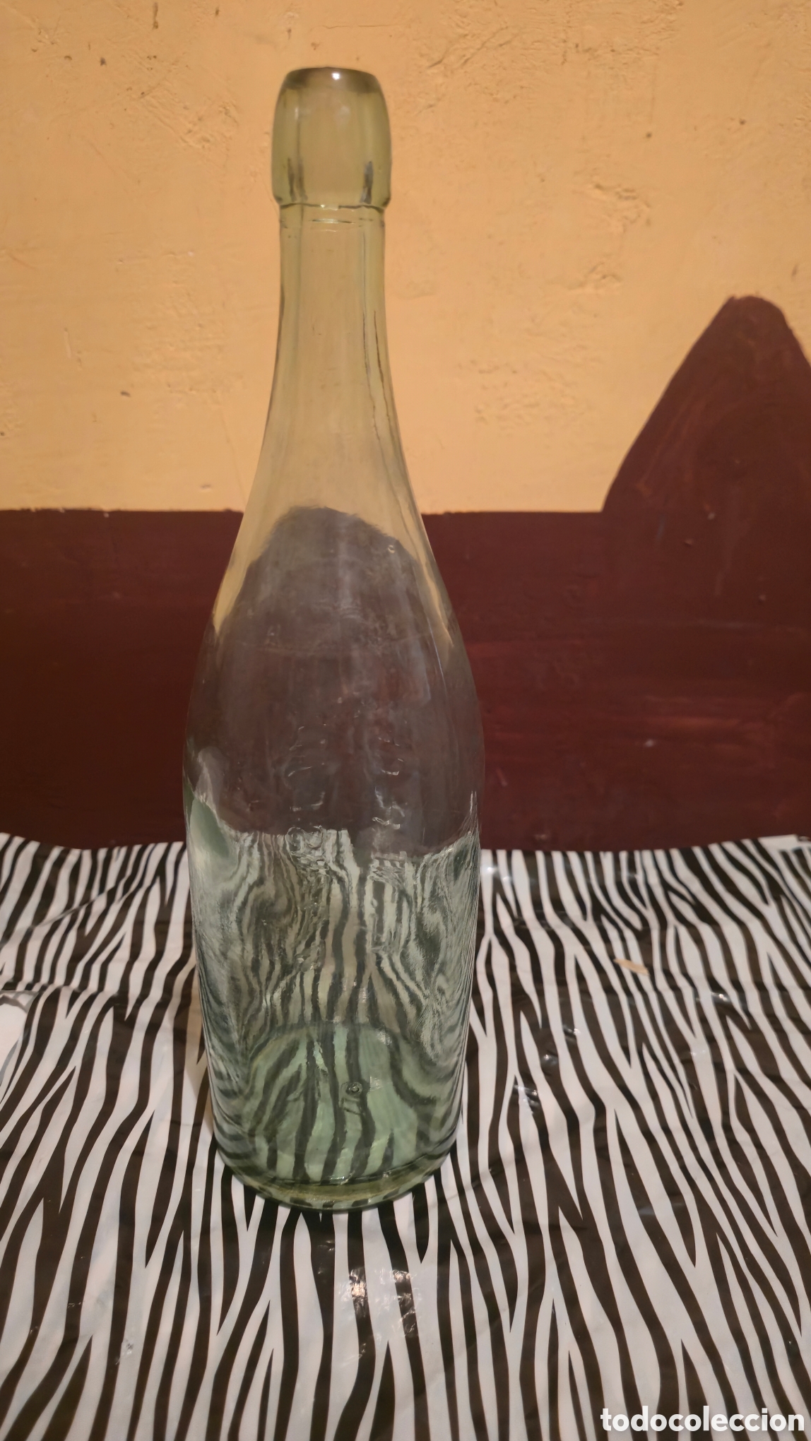 Antig&uuml;edades: Botella antigua de laboratorios Merk