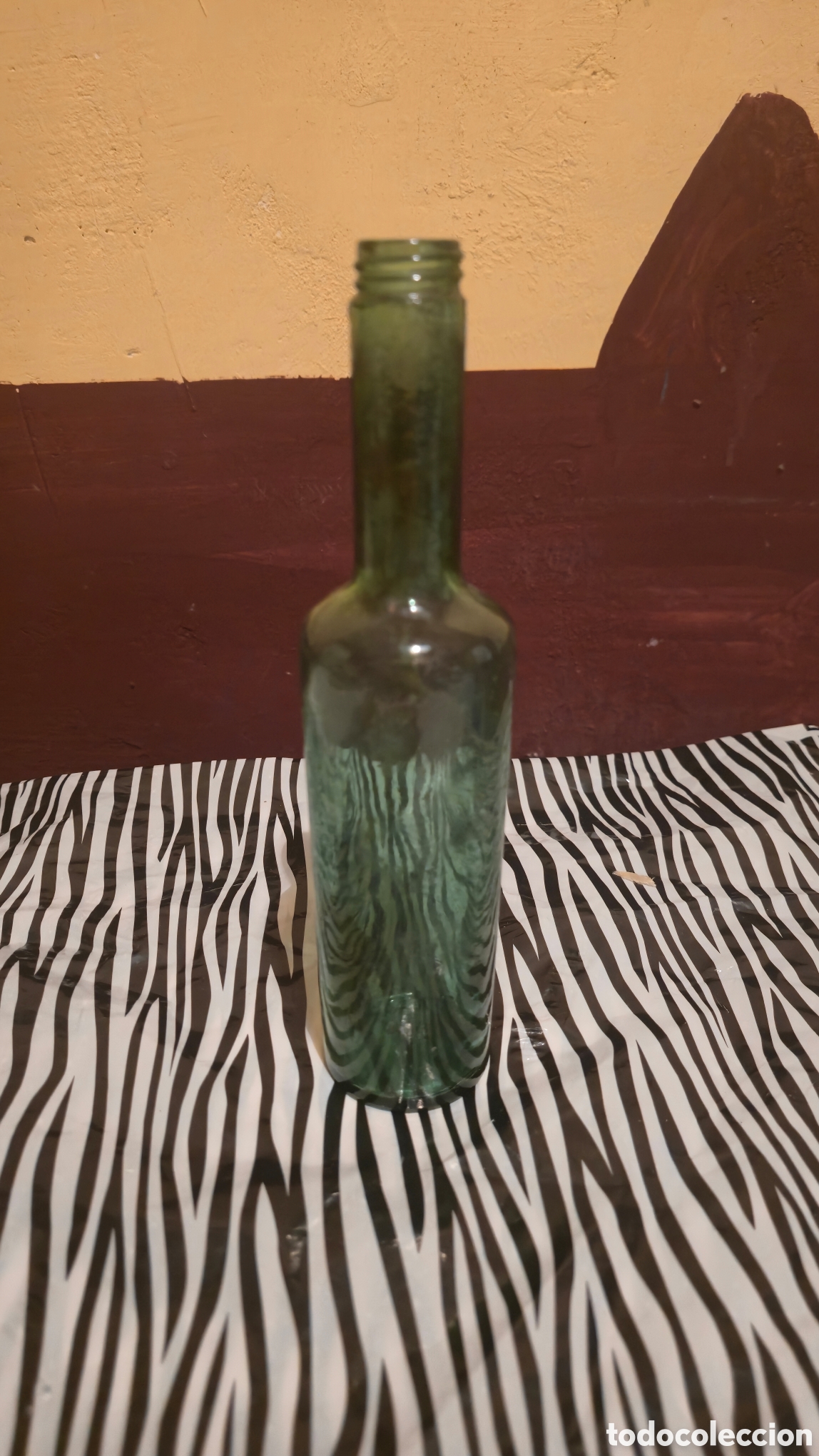 Antig&uuml;edades: Botella verde de vino o licor