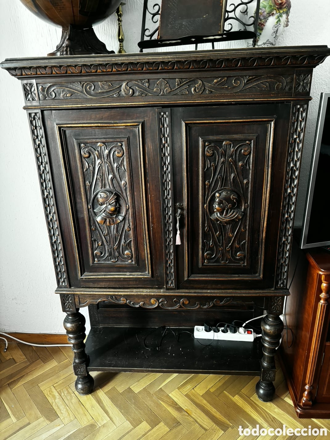 Antig&uuml;edades: Mueble bar madera tallada antiguo