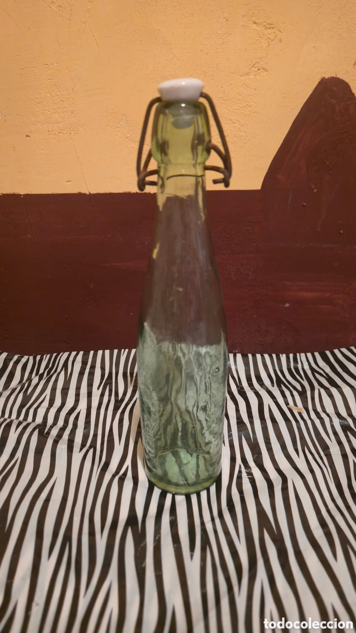 Antig&uuml;edades: Botella de vidrio de agua o gaseosa