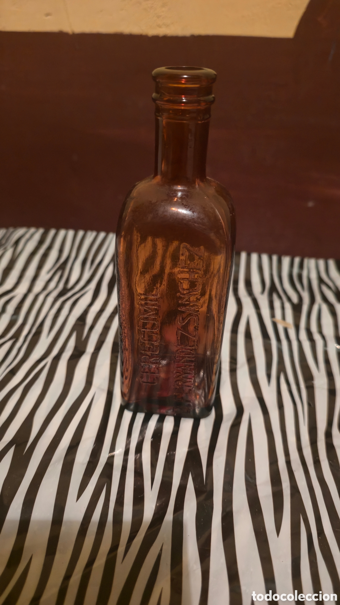 Antig&uuml;edades: Antigua botella de ceregumil