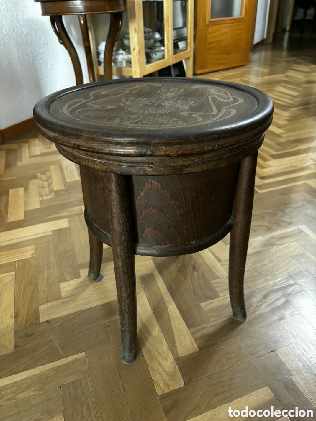 Antig&uuml;edades: Mueble orinal / Doncellero antiguo de madera de nogal con cubeta esmaltada