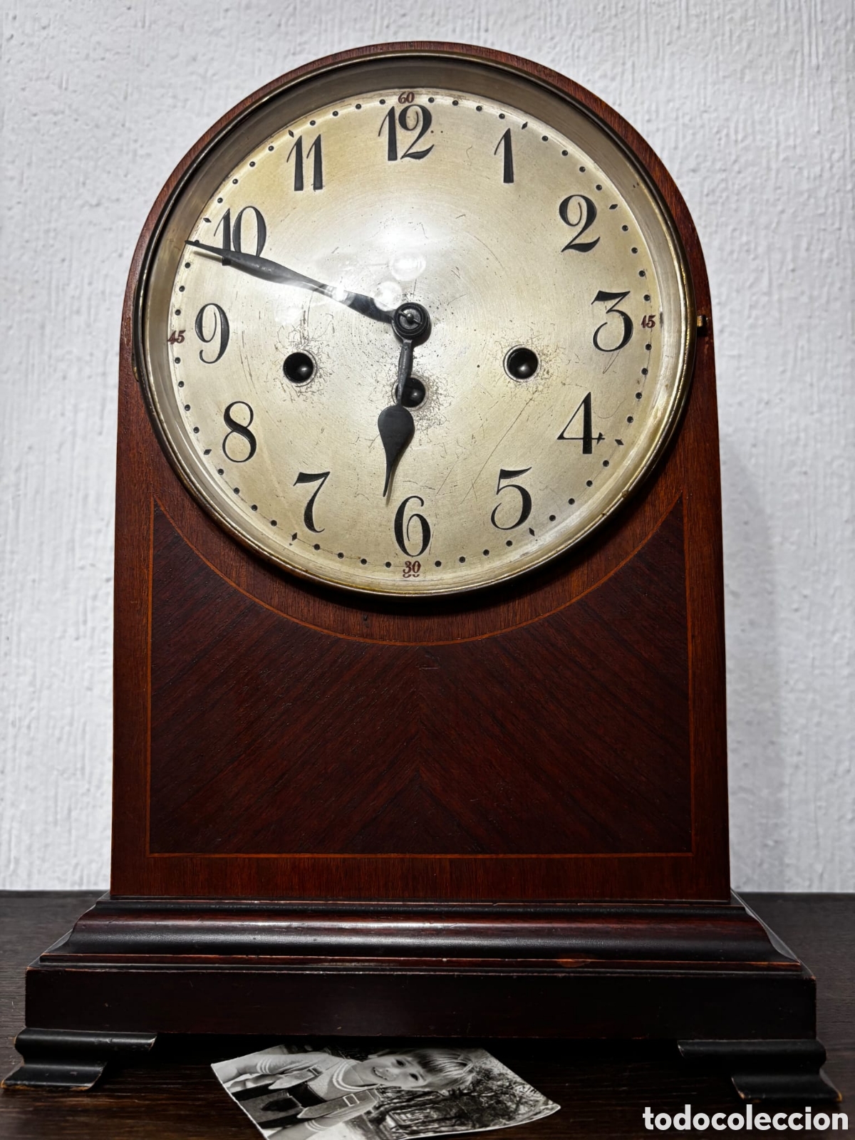 Antig&uuml;edades: Reloj de sobremesa madera vintage