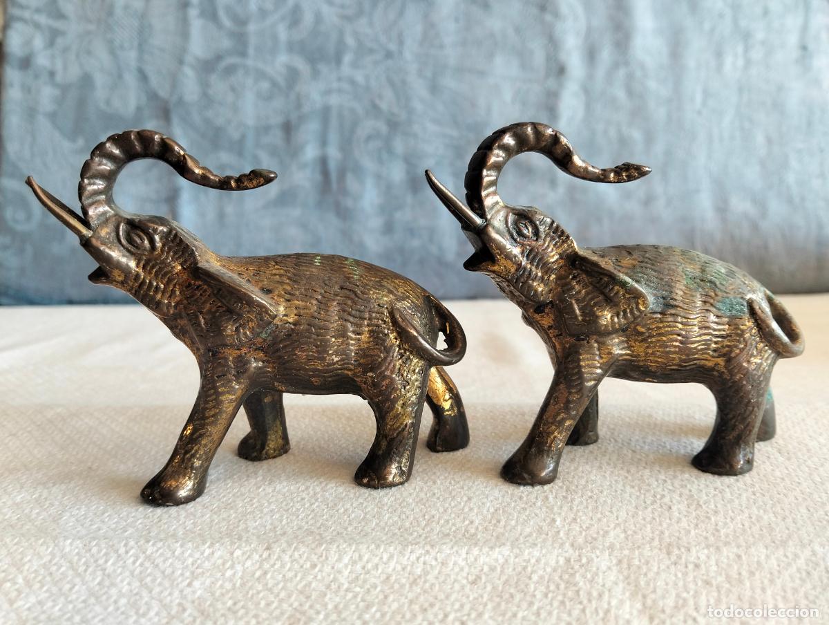 Antiguidades: Pareja de figuras de elefantes de bronce labrado antiguas de los a&ntilde;os 60-70