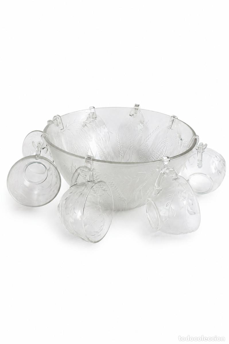 Antig&uuml;edades: Ponchera de cristal con 8 tazas - Foto 1