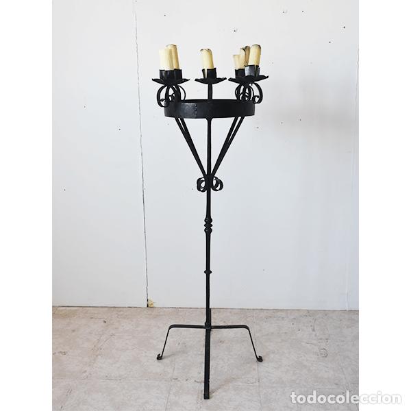 Antig&uuml;edades: Candelabro de pie de forja con 8 brazos - Foto 1