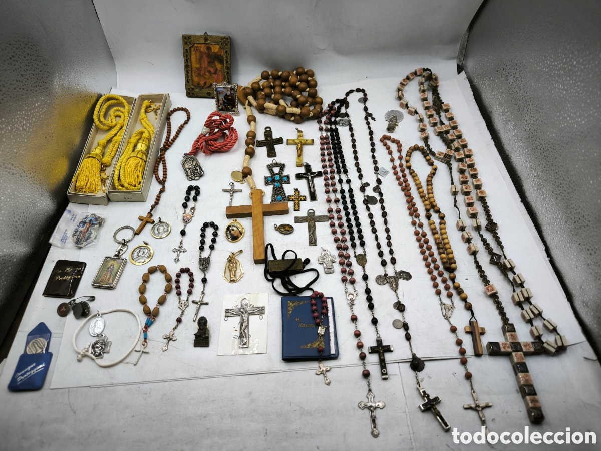Antiquit&eacute;s: +100 art&iacute;culos religiosos:crucifijos, escapularios, detentes, medallas,rosarios,estampas, cajita