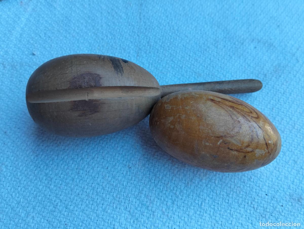 Antiquit&auml;ten: Pareja de huevos de madera antiguos para zurcir ropa calcetines medias costura