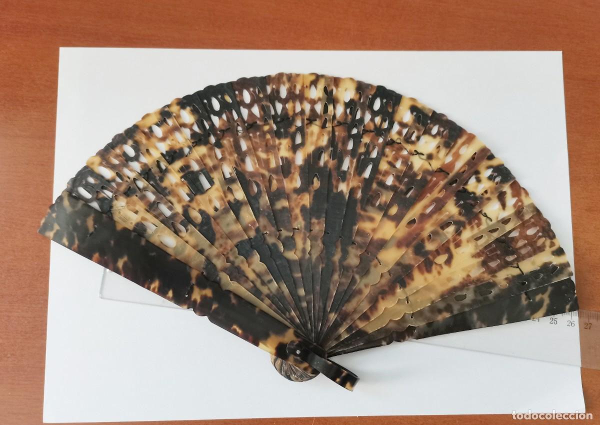 Antiguidades: Antiguo Abanico de Barajilla en Carey - Calado y Labrado - 18 cm