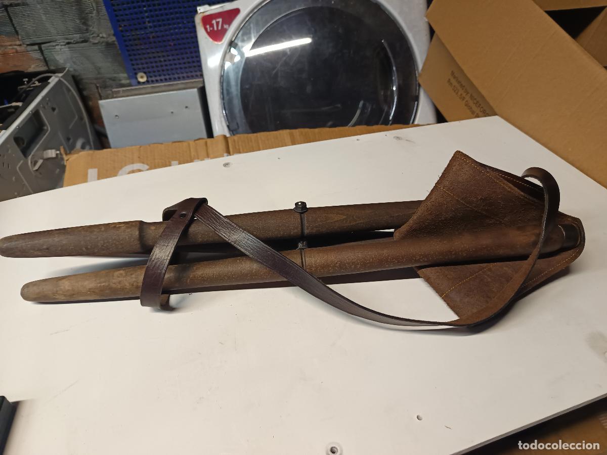 Antig&uuml;edades: SILLA TABURETE DECAZA-PESCA PLEGABLE PORTATIL EN CUERO Y MADERA. EN BUEN ESTADO
