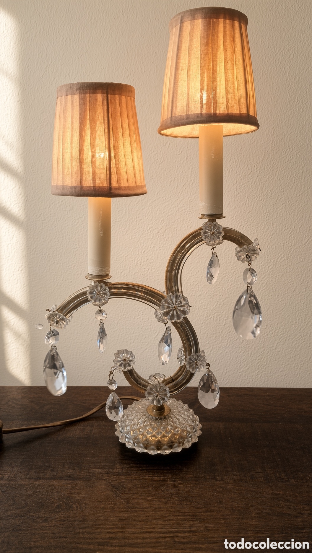 Antig&uuml;edades: L&aacute;mpara de mesa antigua de cristal