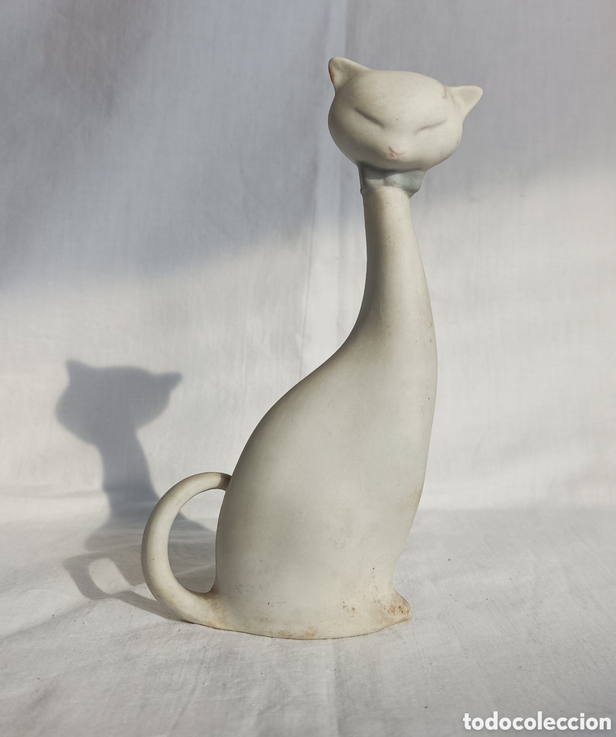 Antiquit&eacute;s: Antigua y estilizada figura de GATO. MARCAS EN LA BASE