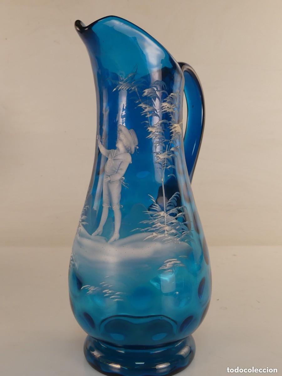 Antig&uuml;edades: PRECIOSA JARRA DE CRISTAL AZUL. PINTADA A MANO ESTILO MARY GREGORY