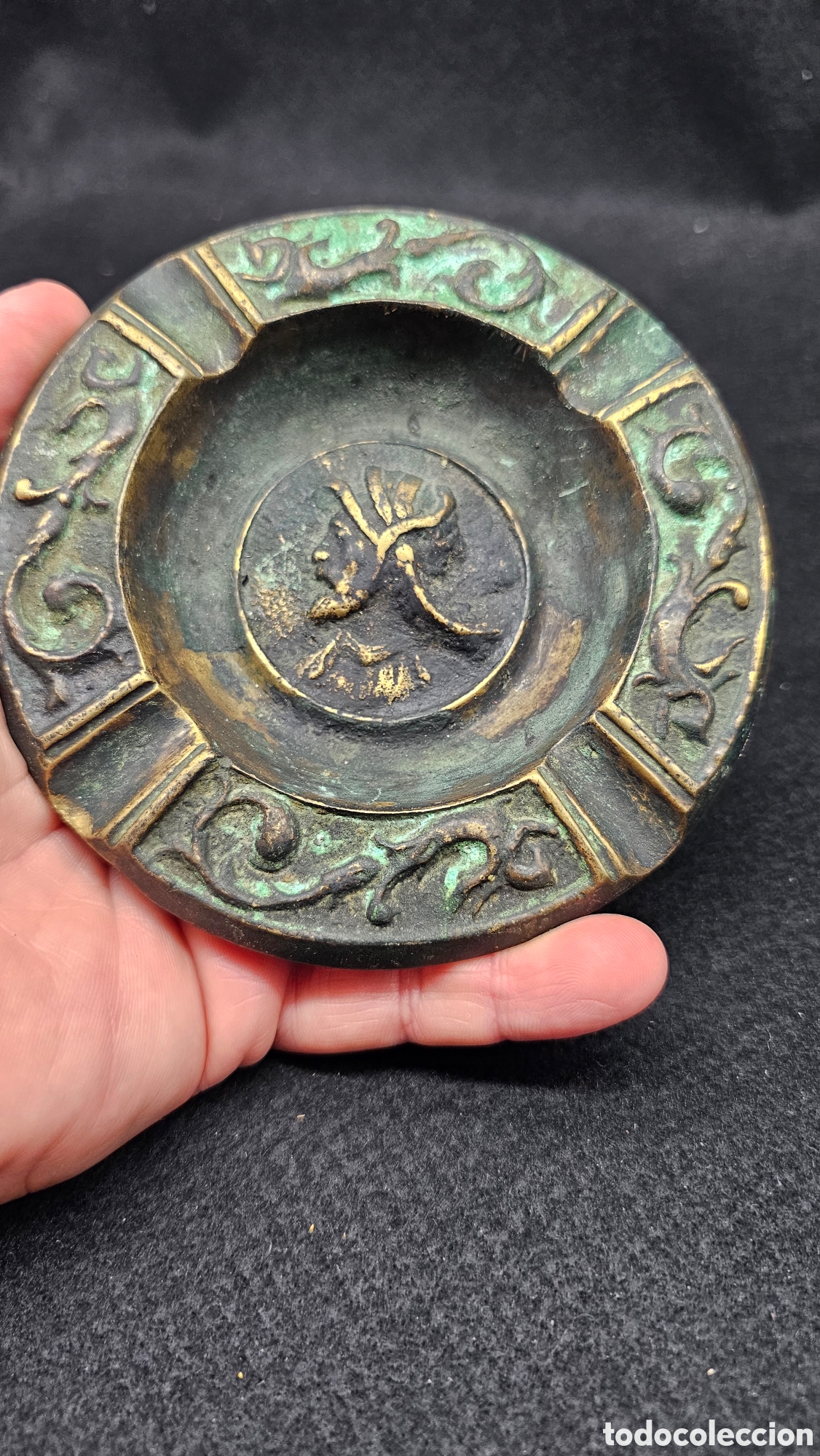 Antig&uuml;edades: Antiguo cenicero de bronce fundido