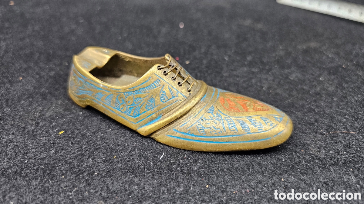 Antig&uuml;edades: Cenicero zapato de bronce