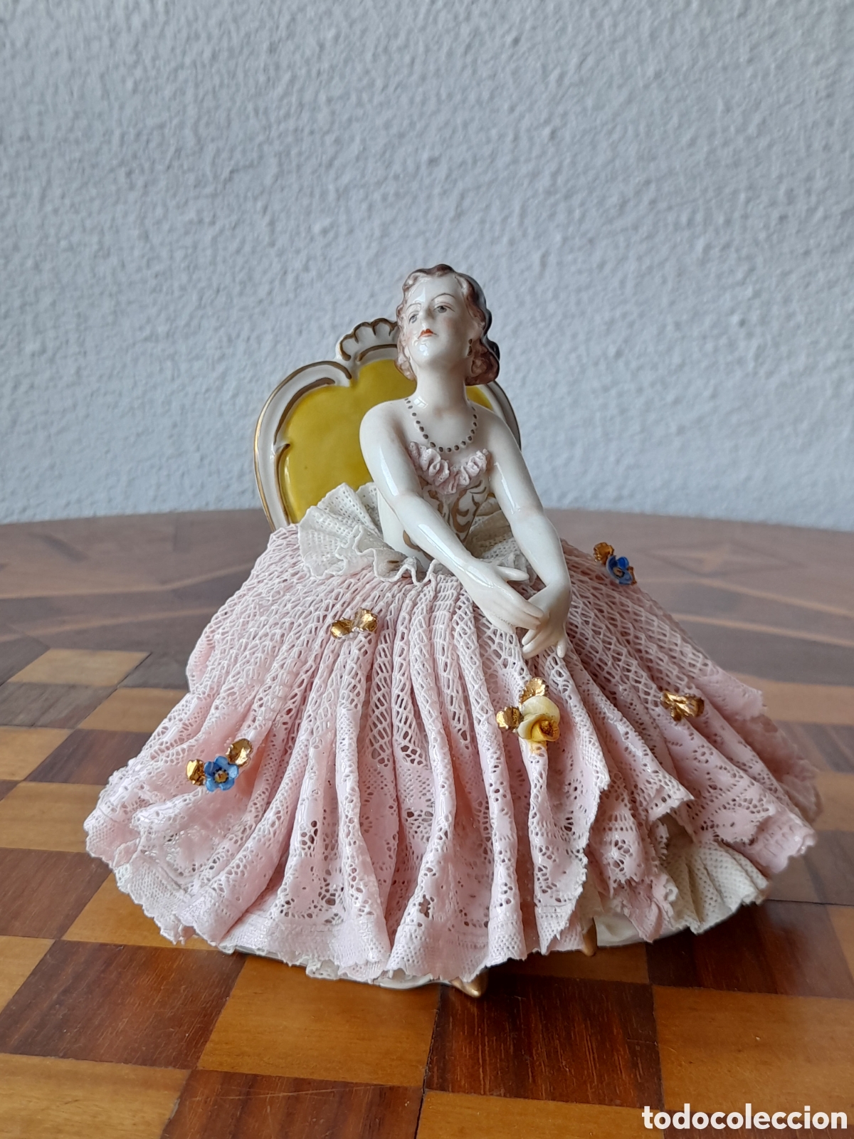 Antig&uuml;edades: Figura de dama de porcelana alemana de Turingia.
