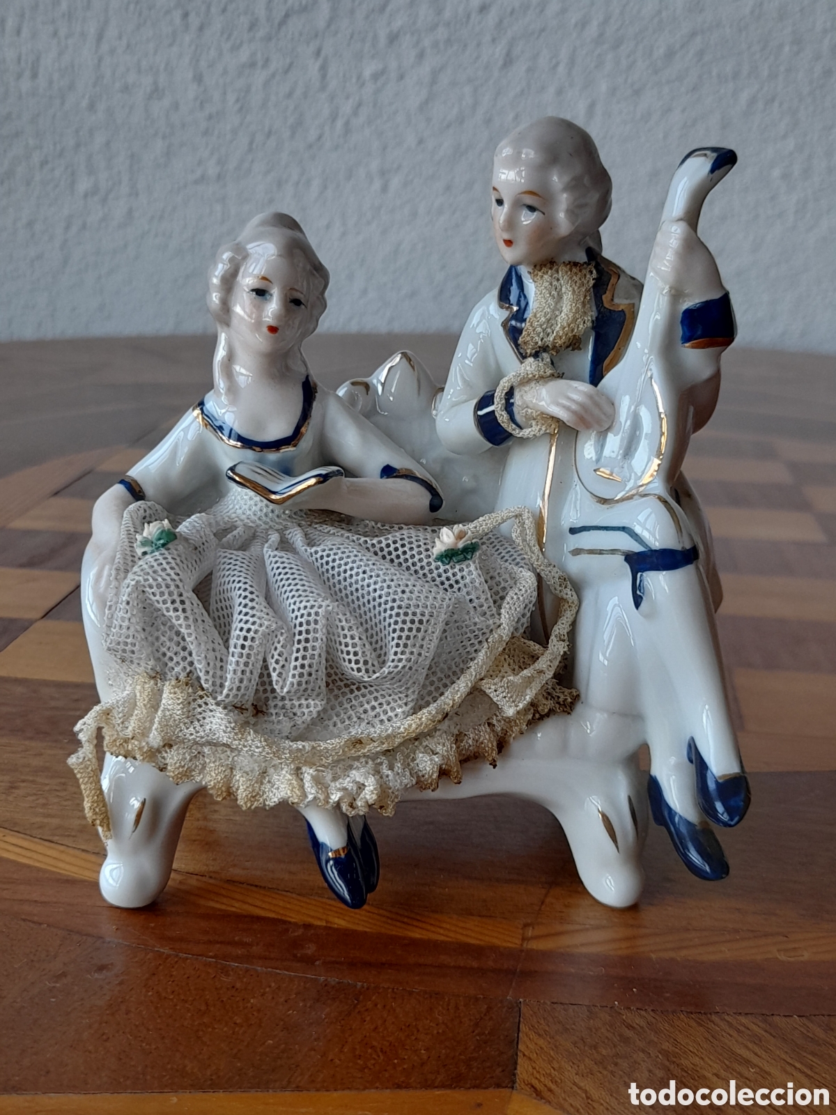 Antig&uuml;edades: Figura de porcelana con encaje