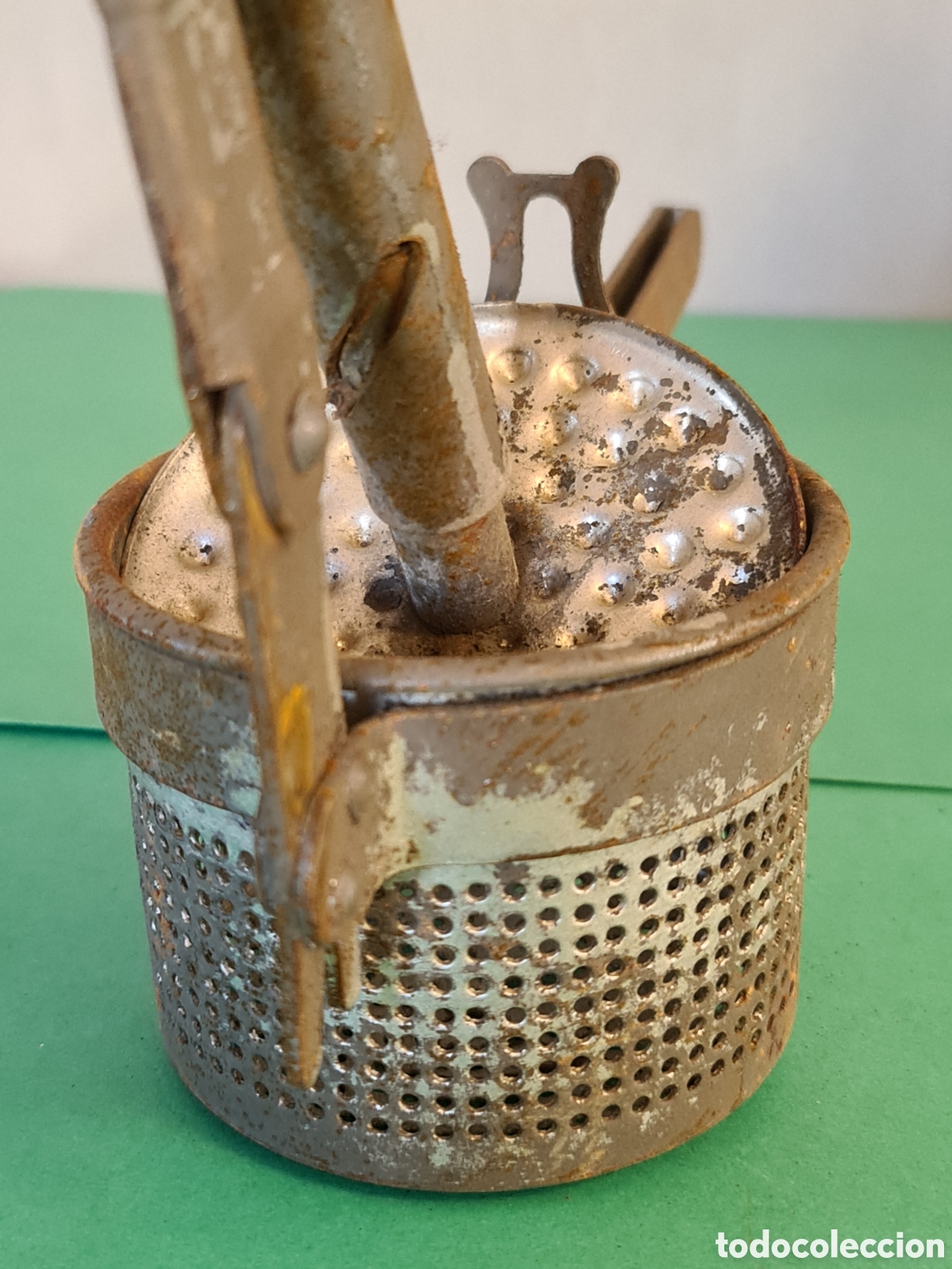 Antig&uuml;edades: Antiguo exprimidor manual grande. - Foto 4