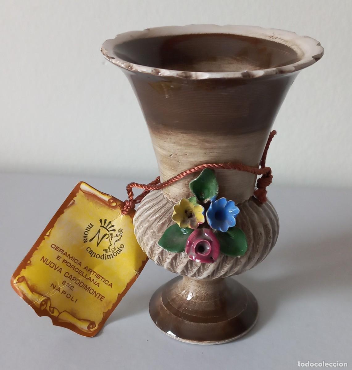 Antig&uuml;edades: DOS JARRONES FLOREROS CAPODIMONTE - Foto 5