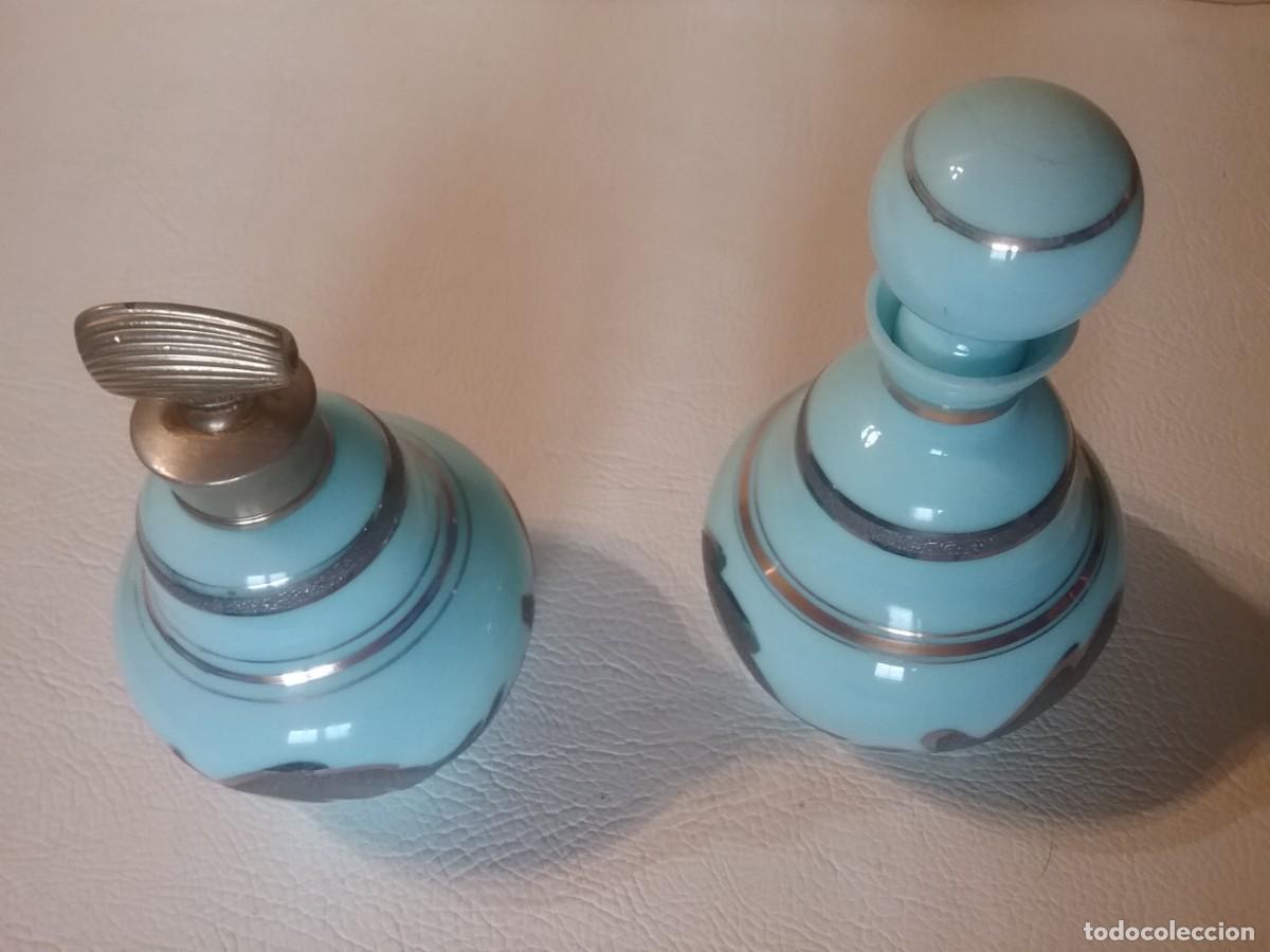 Antig&uuml;edades: CONJUNTO DE PERFUMEROS DE OPALINA AZUL DECORADA - Foto 5
