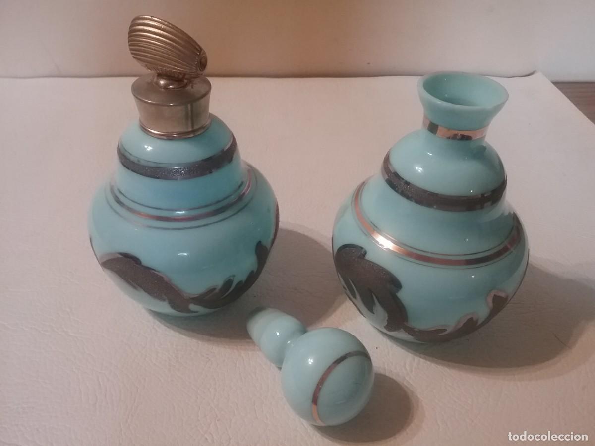 Antig&uuml;edades: CONJUNTO DE PERFUMEROS DE OPALINA AZUL DECORADA - Foto 7
