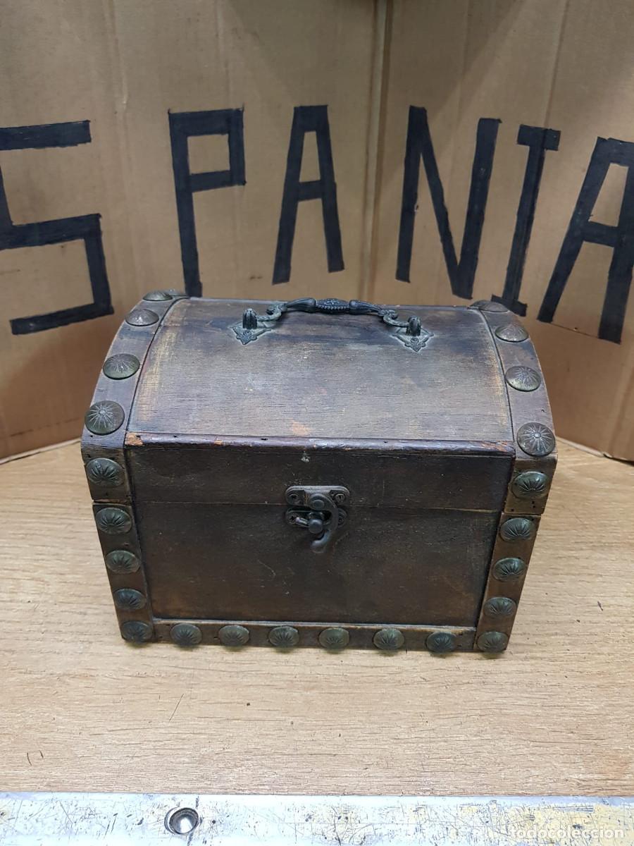 Antig&uuml;edades: ANTIGUO ARCON DE MADERA