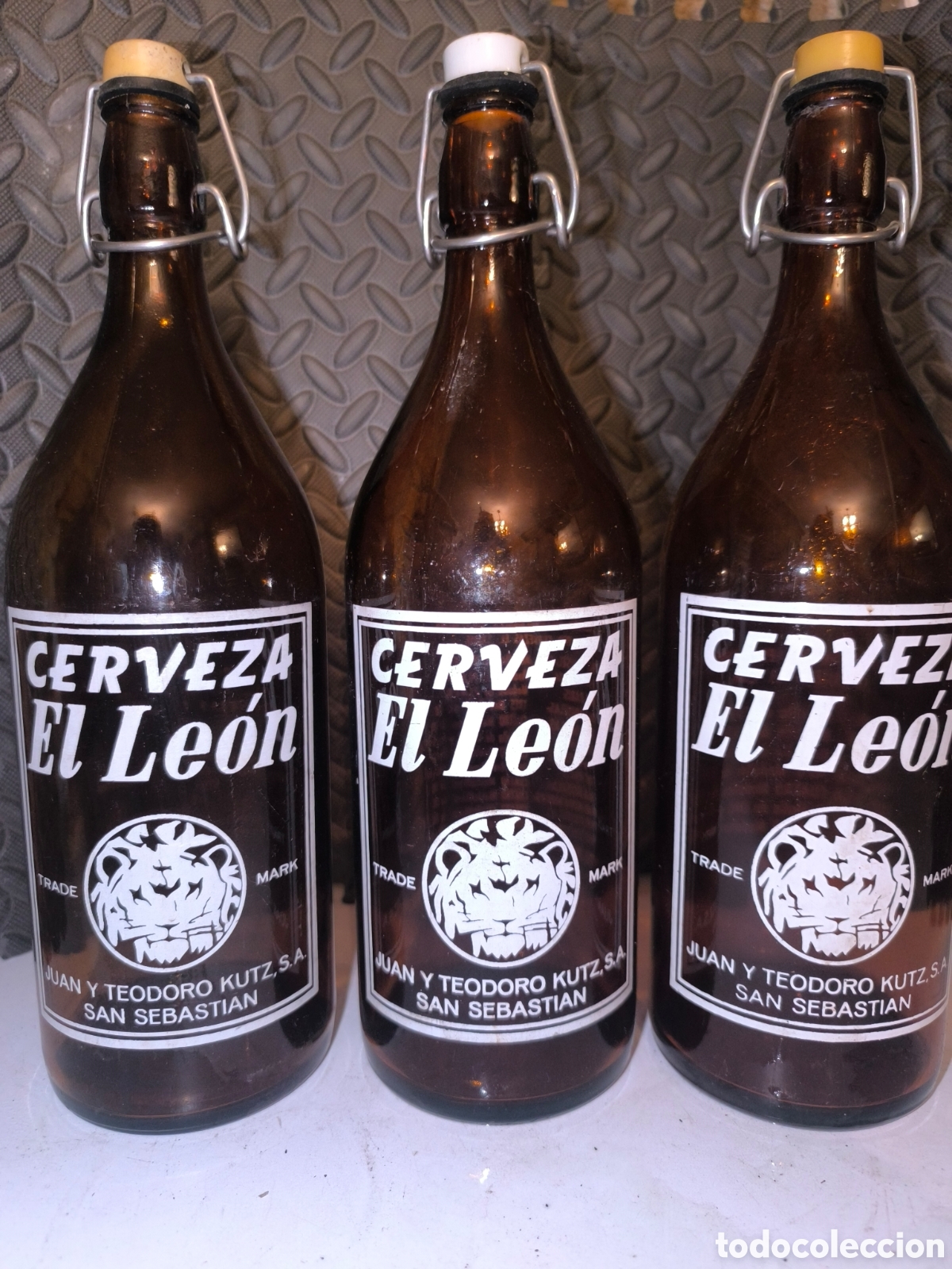 Antig&uuml;edades: Lote cervezas el Le&oacute;n