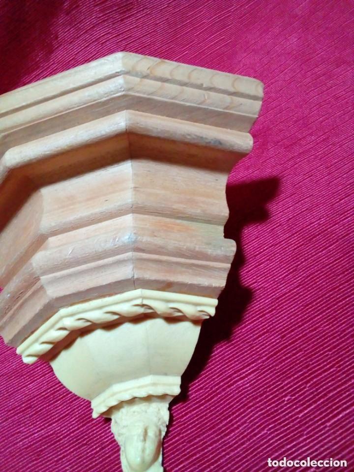 Antiquit&auml;ten: MENSULA DE MADERA Y RESINA
