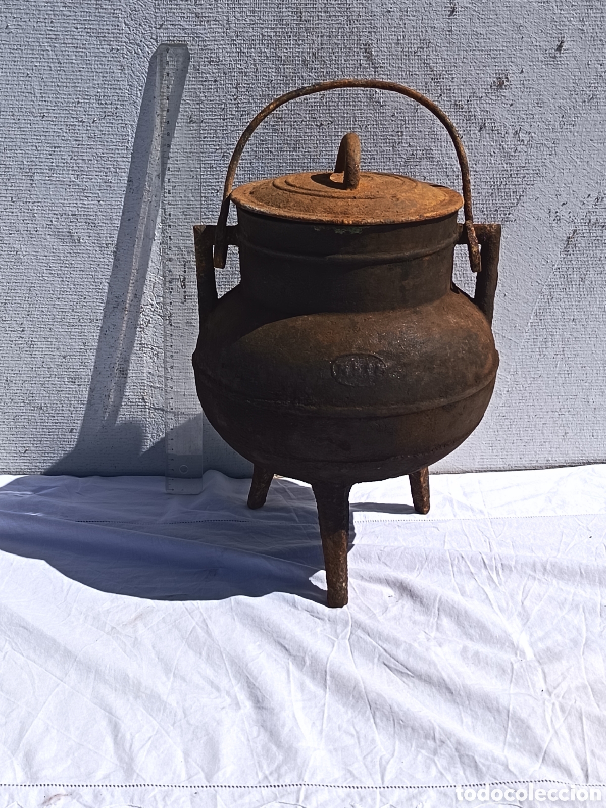 Antig&uuml;edades: Pote de hierro antiguo buen estado