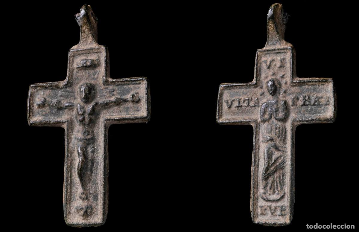 Antig&uuml;edades: Religious Cross Biface Inmaculada, XVI-XVII centuries - 33 x 19 mm.