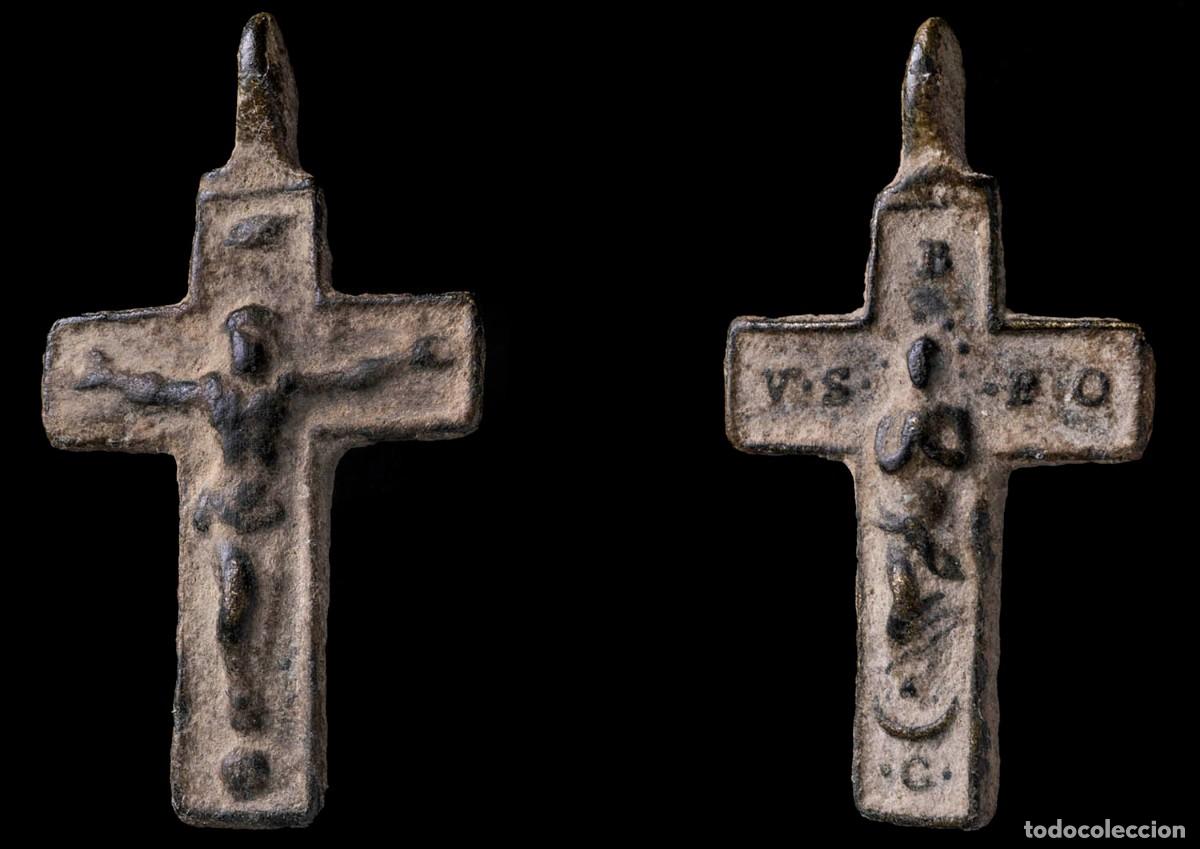 Antig&uuml;edades: Religious Cross Biface Inmaculada, XVI-XVII centuries - 34 X 19 mm.