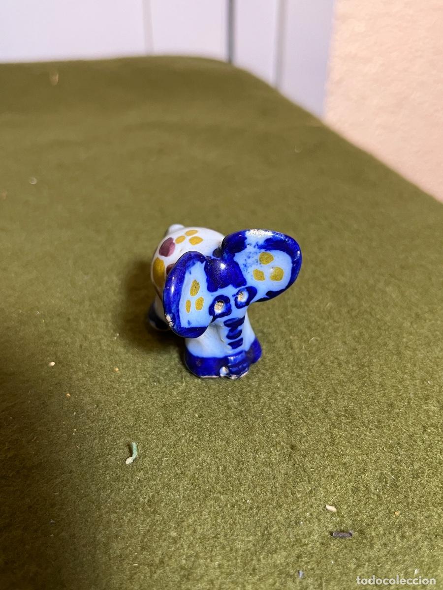 Antiquit&eacute;s: Antiguo elefante miniatura de cer&aacute;mica esmaltada &ndash; Figura de la suerte pintada a mano &ndash; Artesan&iacute;a vi