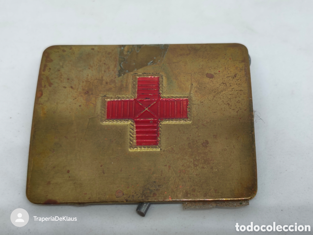 Antig&uuml;edades: Hebilla de cintur&oacute;n o insignia de la Cruz Roja - car103