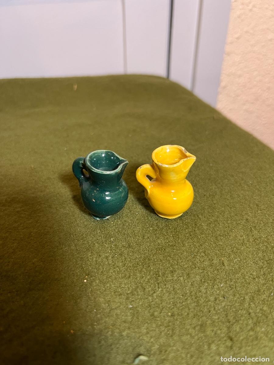 Antiquit&eacute;s: Pareja de antiguas jarritas miniatura de barro vidriado verde y melado &ndash; Alfarer&iacute;a popular artesanal