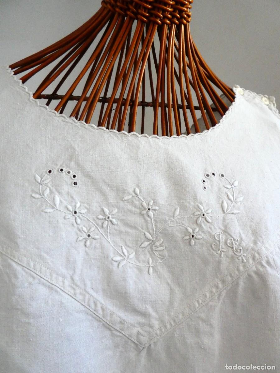 Antig&uuml;edades: ANTIGUO CAMIS&Oacute;N DE LINO BORDADO S.XIX