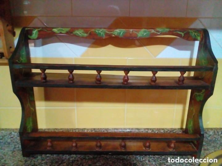 Antig&uuml;edades: BONITA ESTANTERIA DE MADERA