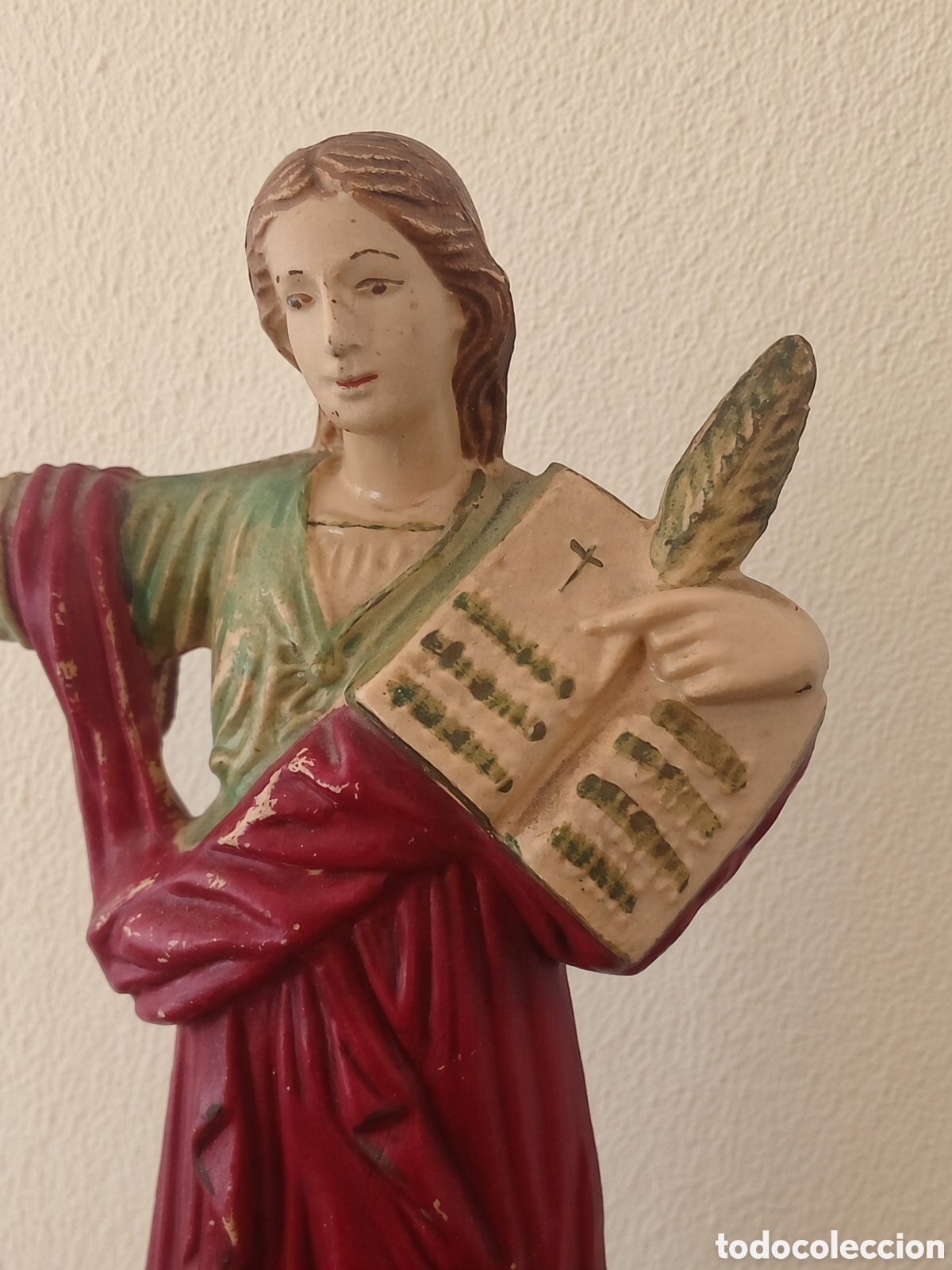 Antig&uuml;edades: Figura decorativa de San Pancracio, representado con un libro y una pluma